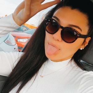 Meet your Posher, Sharaya